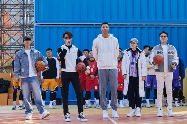 05 吴尊央视跨年晚会现场图.jpg